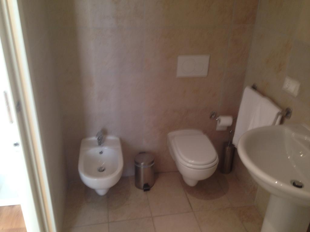 Dal Generale Otel Moniga del Garda Oda fotoğraf
